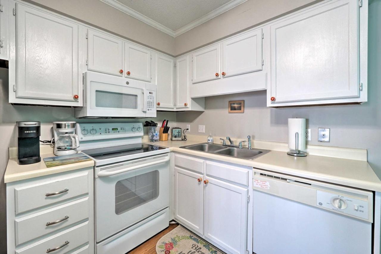 Condo With Balcony And Pool Walk To 2 Beach Accesses! Каролина Бийч Екстериор снимка